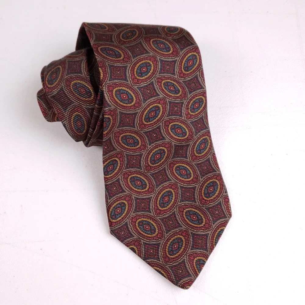 Tom James Mens Silk Tie Burgundy Navy Gold Geometric Medallion Classic 3.75 Inch